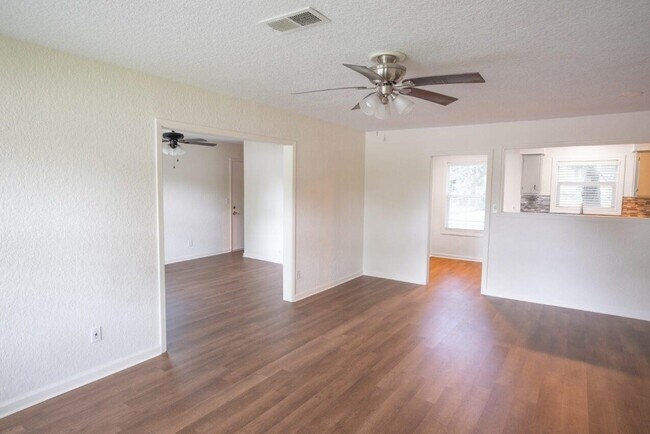 Building Photo - 55 Elm Ct