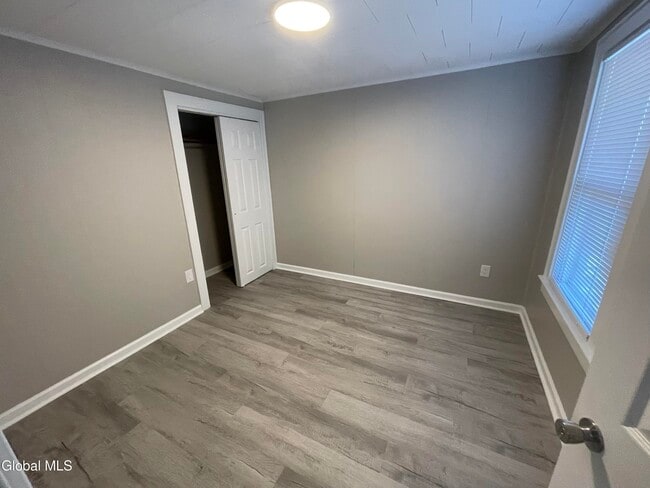 Foto del edificio - 28 Leversee Ave