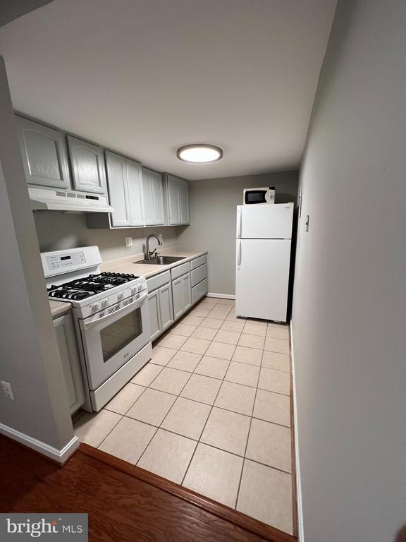 Building Photo - 10029 Fair Wds Dr