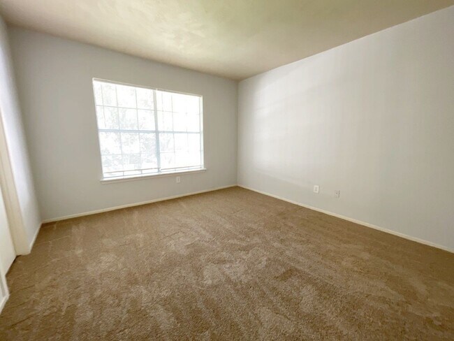 Building Photo - 3127 Glen Spring Dr