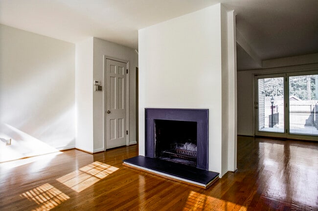 Building Photo - 6407 Howe St