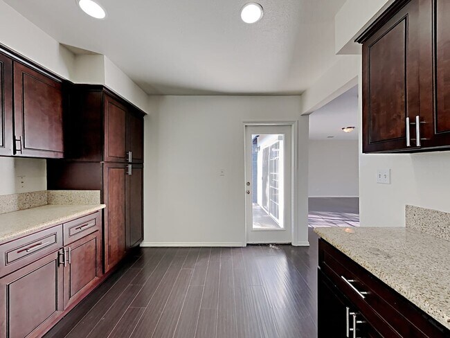 Foto del edificio - 7062 Coldwater Canyon Ave