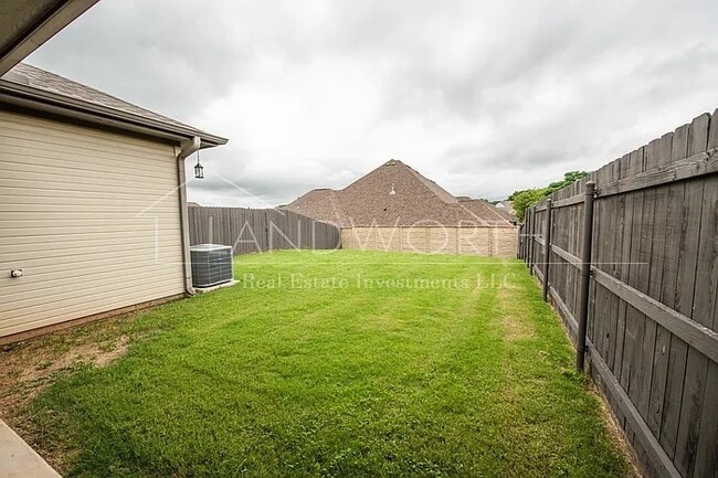 Building Photo - 3 bed 2.5 bath Beautiful Property
