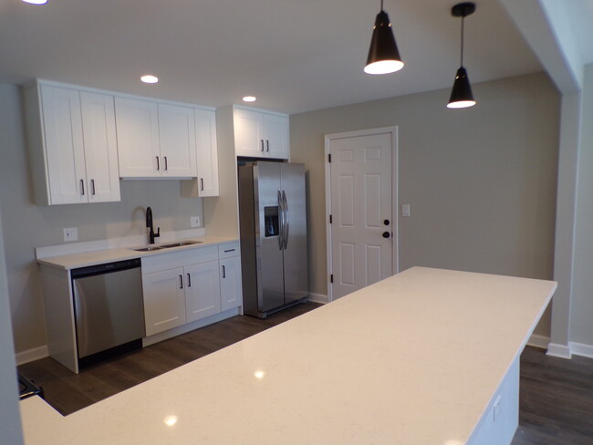 Foto del edificio - 111 W Green Meadows Blvd