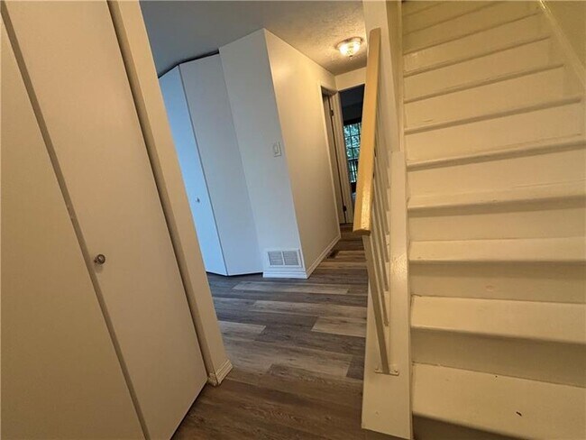 Foto del edificio - 456 Hunting Creek Rd