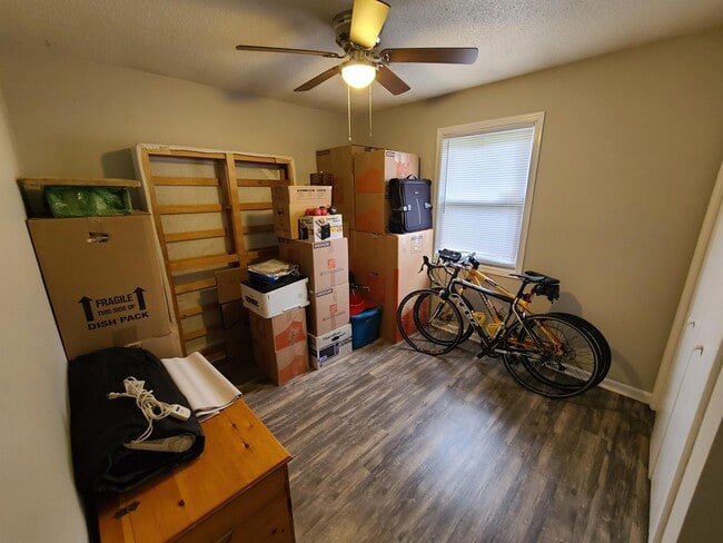 Building Photo - 3900 Persimmon St