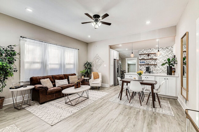 Building Photo - 611 Lincoln St