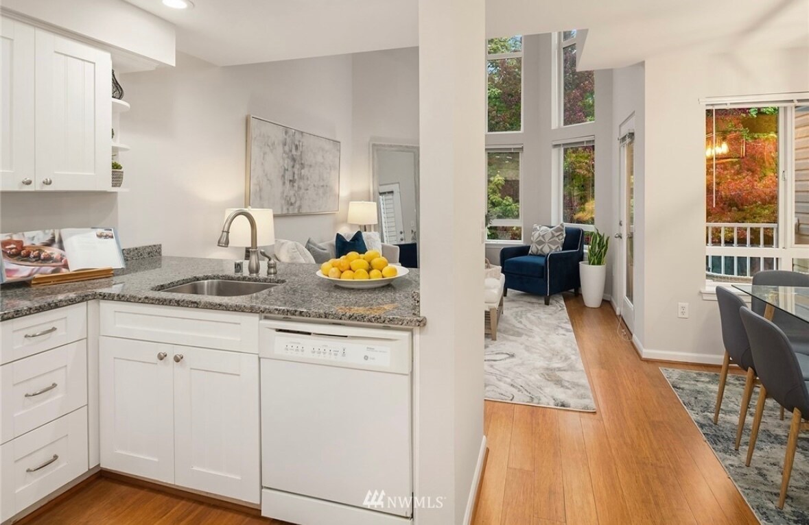 Foto principal - 2530 15th Ave W