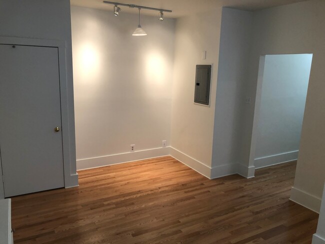 Foto del edificio - Beautifully remodeled 2 bed 1 bath with st...