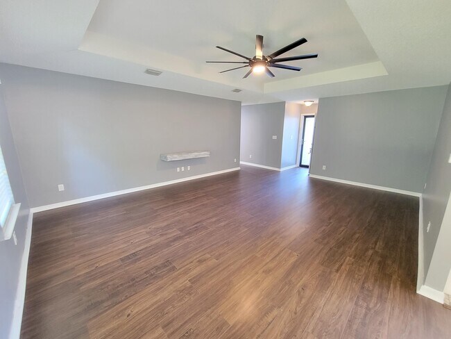 Foto del edificio - 400 Pristine Water Ln