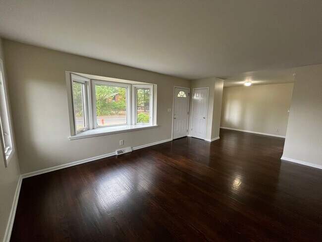 Foto del edificio - **3-BEDROOM HOME IN NORTH BEECHWOLD/SHARON...