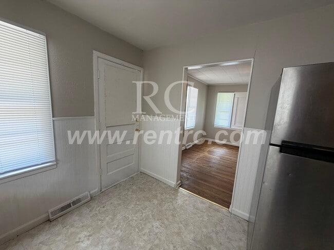 Building Photo - 919 Martin-