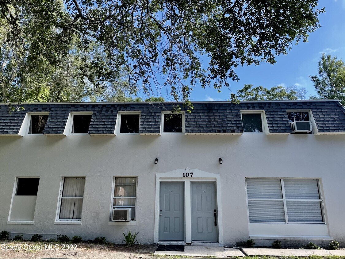 Primary Photo - 107 Woodland Dr