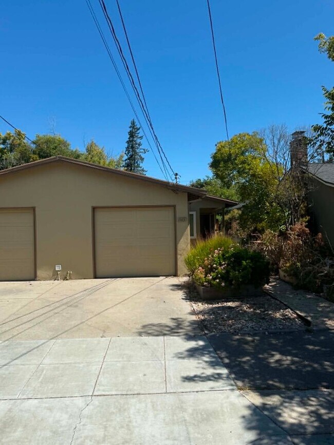 Foto del edificio - 1163-1165 McKinley Avenue