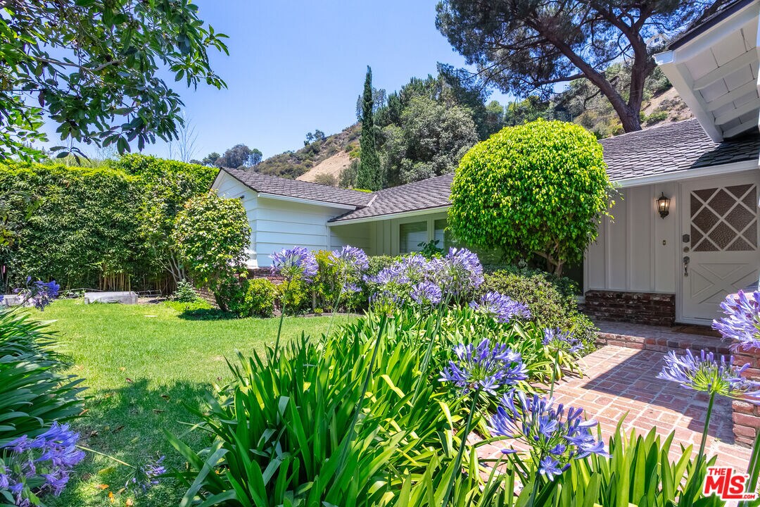 Foto principal - 1876 Roscomare Rd