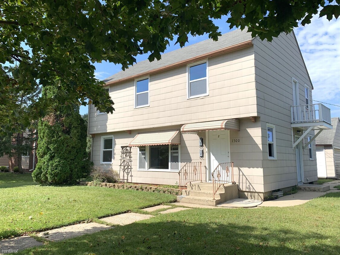 2 br, 1 bath Duplex 1300 2nd Avenue Sout... Townhome Rentals in Austin MN