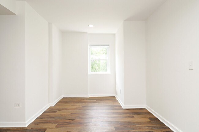 Foto del edificio - Beautifully Renovated Downtown Basement Ap...