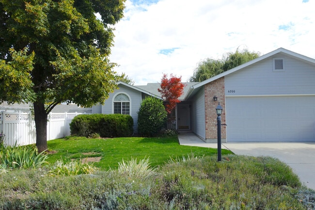 Building Photo - Three-Bedroom with Great Back Yard