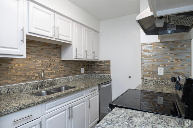 2BR, 1BA - 830SF - Kitchen - South Dale Villas