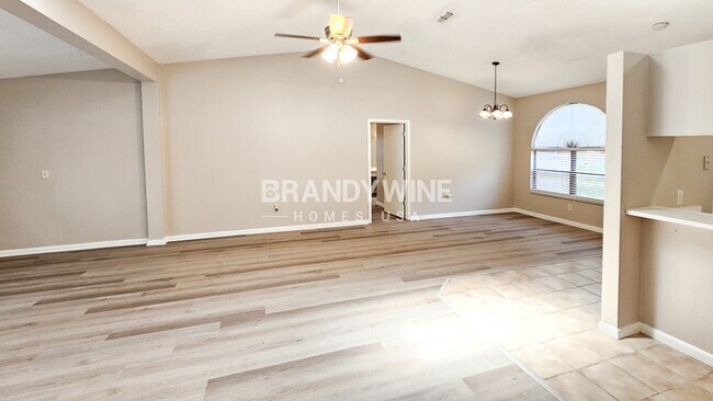 Foto del edificio - 8122 Hathaway Dr