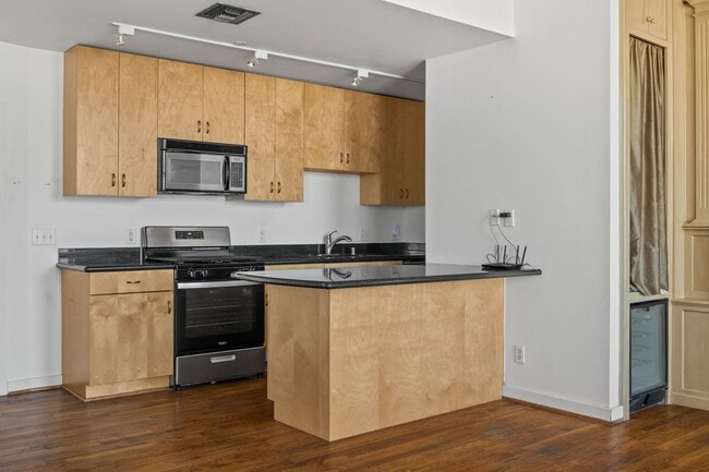 Building Photo - 915 Franklin St