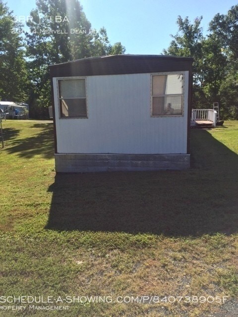 Building Photo - 3 Bed, 1 Bath Trailer