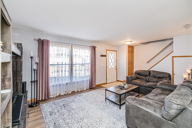 Foto del edificio - 1305 Kingsbury Dr