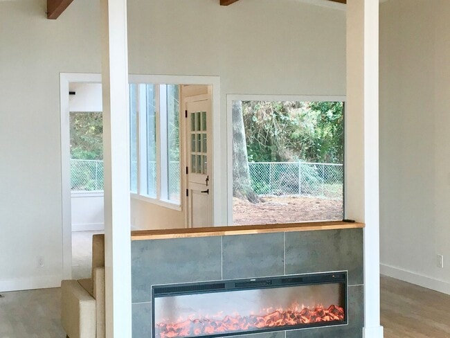 Building Photo - Elegant South Mercer Island Home with Lake...