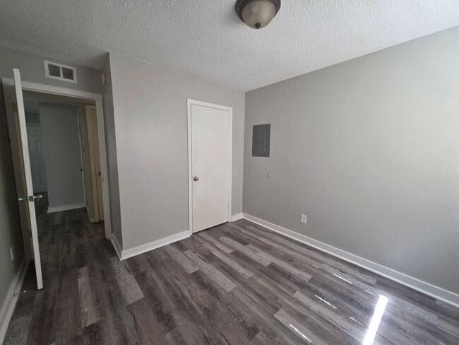 Building Photo - Charming & Light-Filled 2-Bedroom Duplex