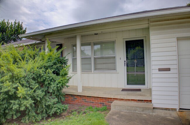 Foto del edificio - Well Maintained Midtown Home