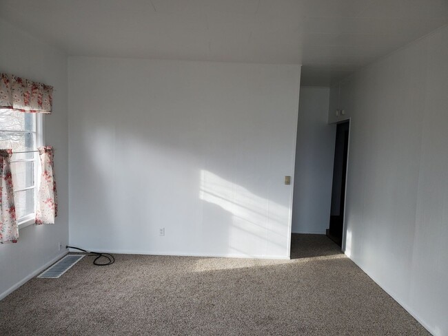 Building Photo - 2106 3rd St