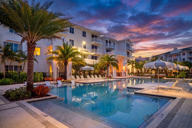 Twilight Pool - Sereno