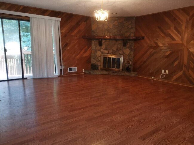 Building Photo - 2521 Oakrill Rd