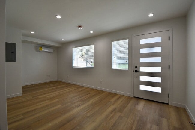 Foto del edificio - 2119 Elsinore St