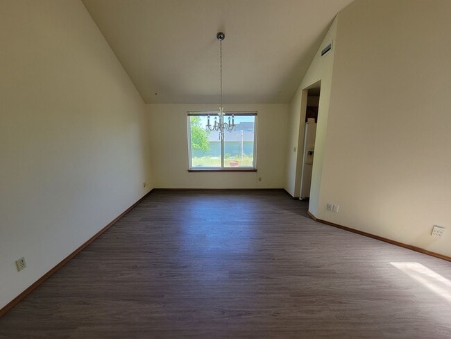 Foto del edificio - Prime Kennewick Location – 4 Bed, 2 Bath N...