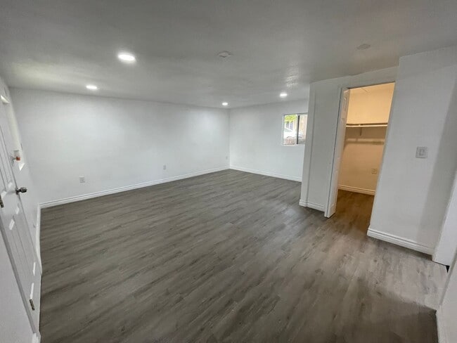 Building Photo - Cozy 1 Bed, 1 Bath Studio - ALL UTILITIES INCLUDED