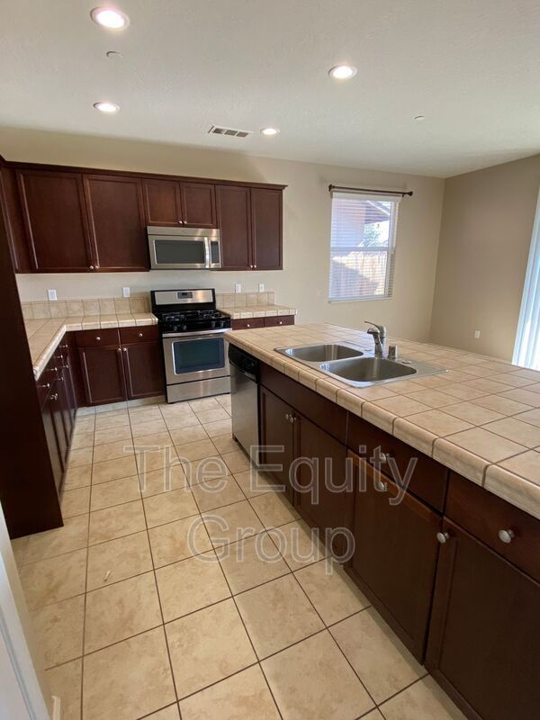 Building Photo - 6351 W Vine Ct