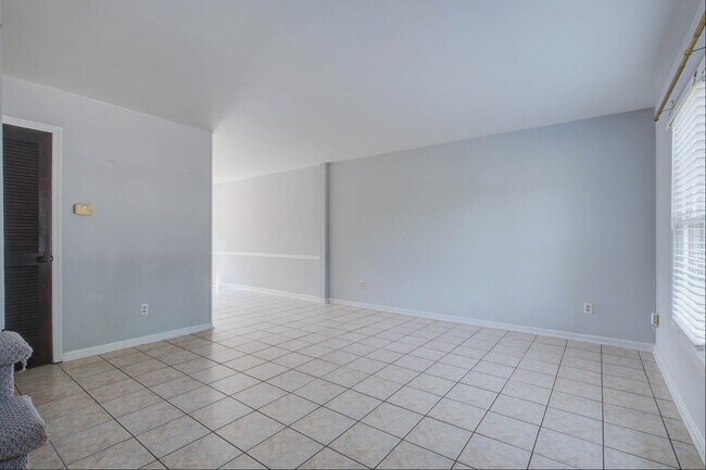 Building Photo - 50 Held Circle Apt #C, Charleston, SC 2941...