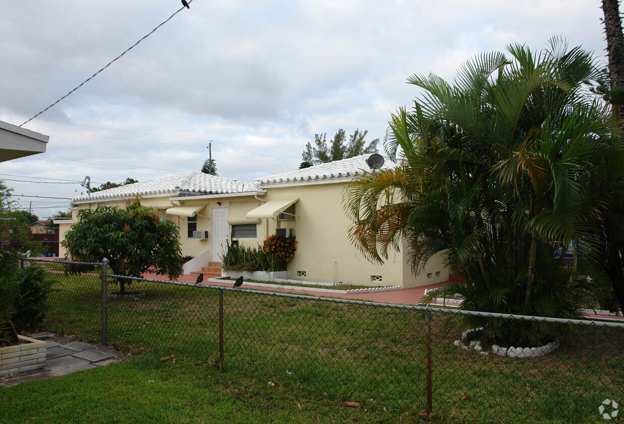 Primary Photo - 1824 Adams St