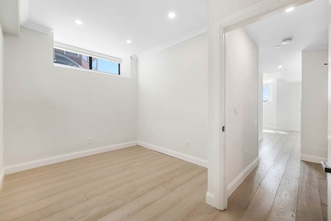 Building Photo - 1430 Columbia Rd