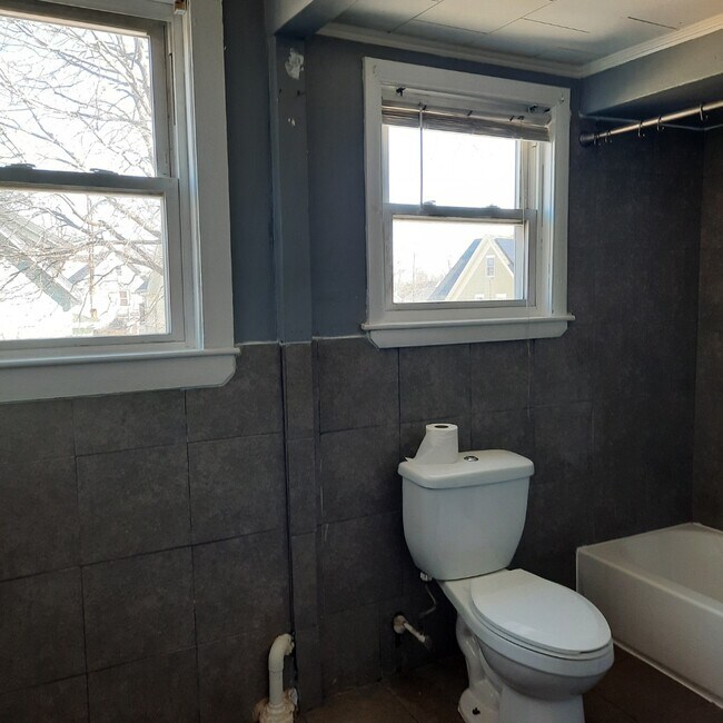 Bathroom - 149 Nilsson St