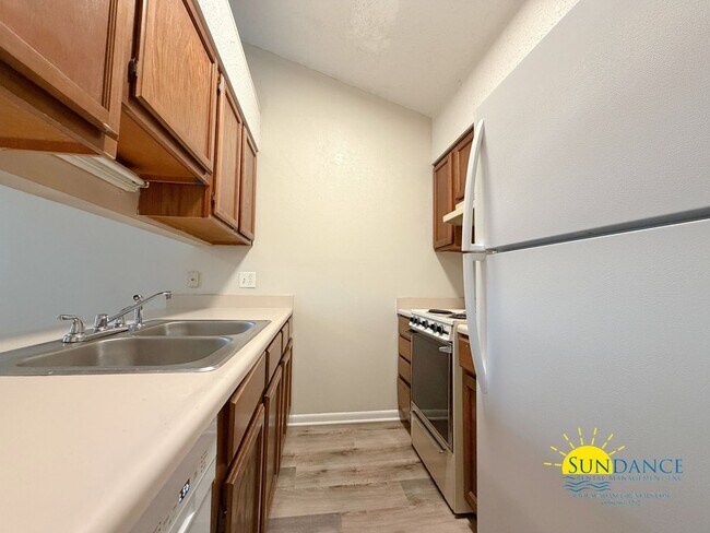 Foto del edificio - Beautiful Unit Close to Both Bases!