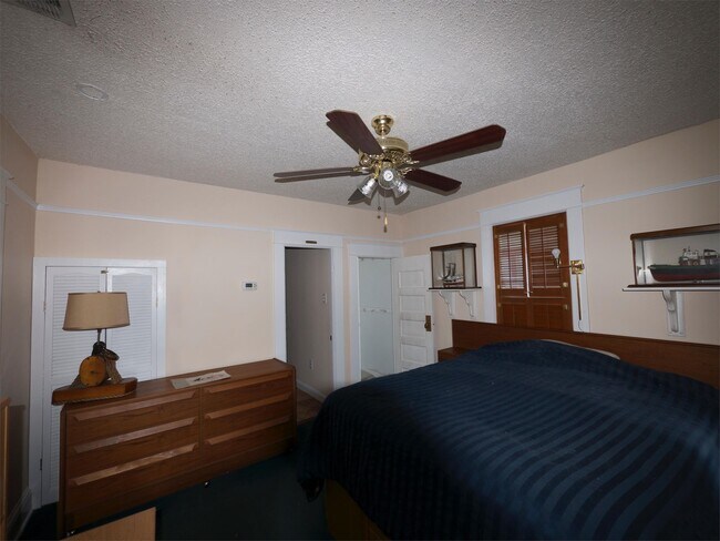 Building Photo - 3914 Herschel St