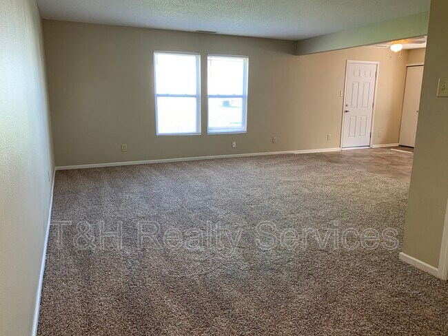 Building Photo - 8036 States Bend Dr