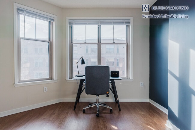 Foto del edificio - 2400 M St NW