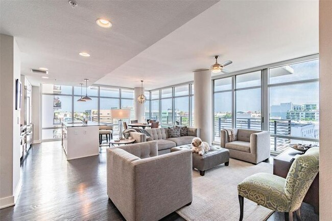 Open concept living area - 1208 E Kennedy Blvd