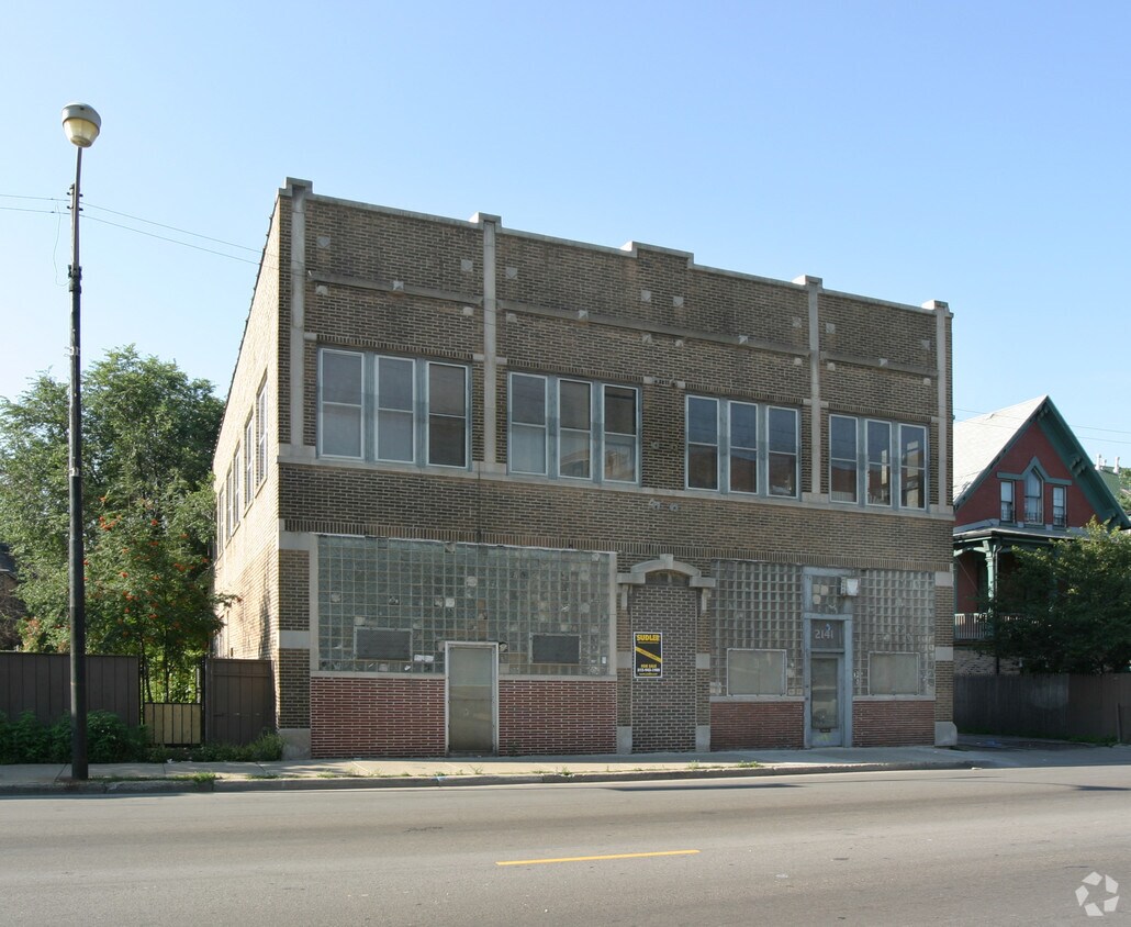 Primary Photo - 2130 W North Ave