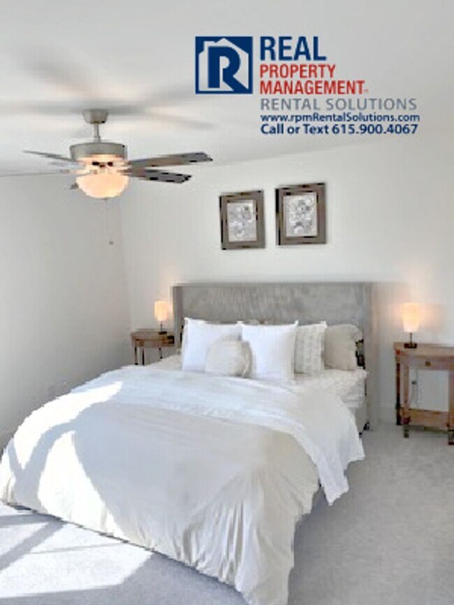 Foto del edificio - Like new 3 bd townhome in Smyrna with garage!