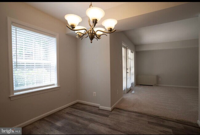 Foto del edificio - 3336 Spring Ln