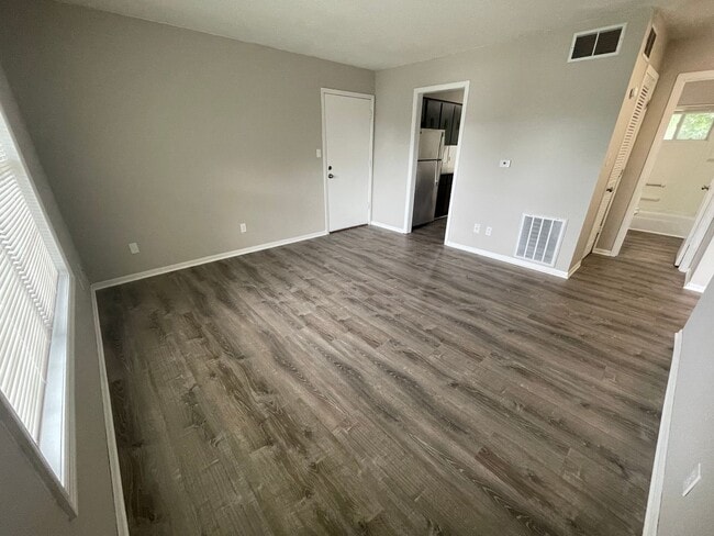 Building Photo - 2924 Leeway Dr